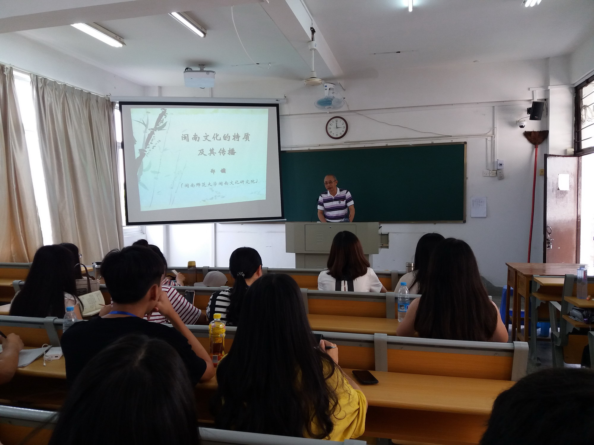 讲课1.jpg 讲课1.jpg